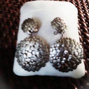 VERY PRETTY SPARKLING SILVER PIERCED EARRINGS